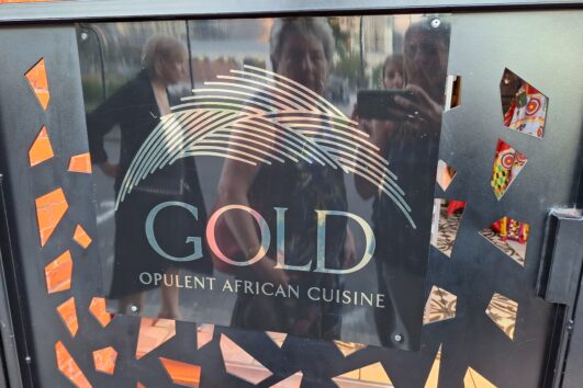Afrikanisches Dinner-Erlebnis & Show im Gold Restaurant