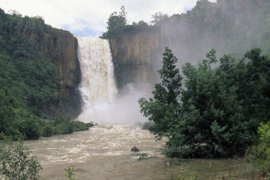 Tour to the World Heritage Site of Drakensberg